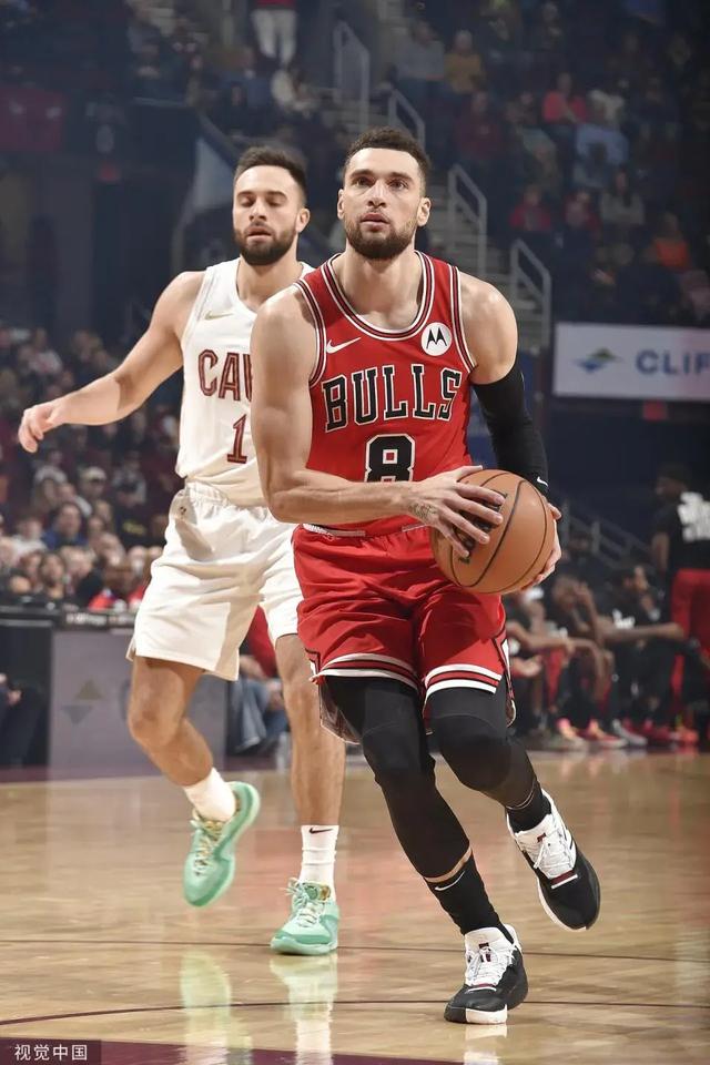 米切尔绝杀助球队获胜，晋级下一轮