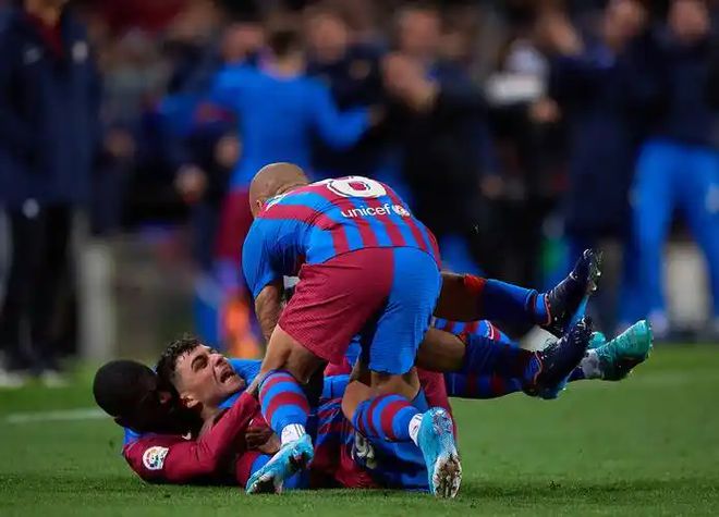 贾劳勒政模带伤为巴萨立功,皇马距梅西夺魁一战 贾劳勒政模带伤为巴萨立功,皇马距梅西夺魁一战