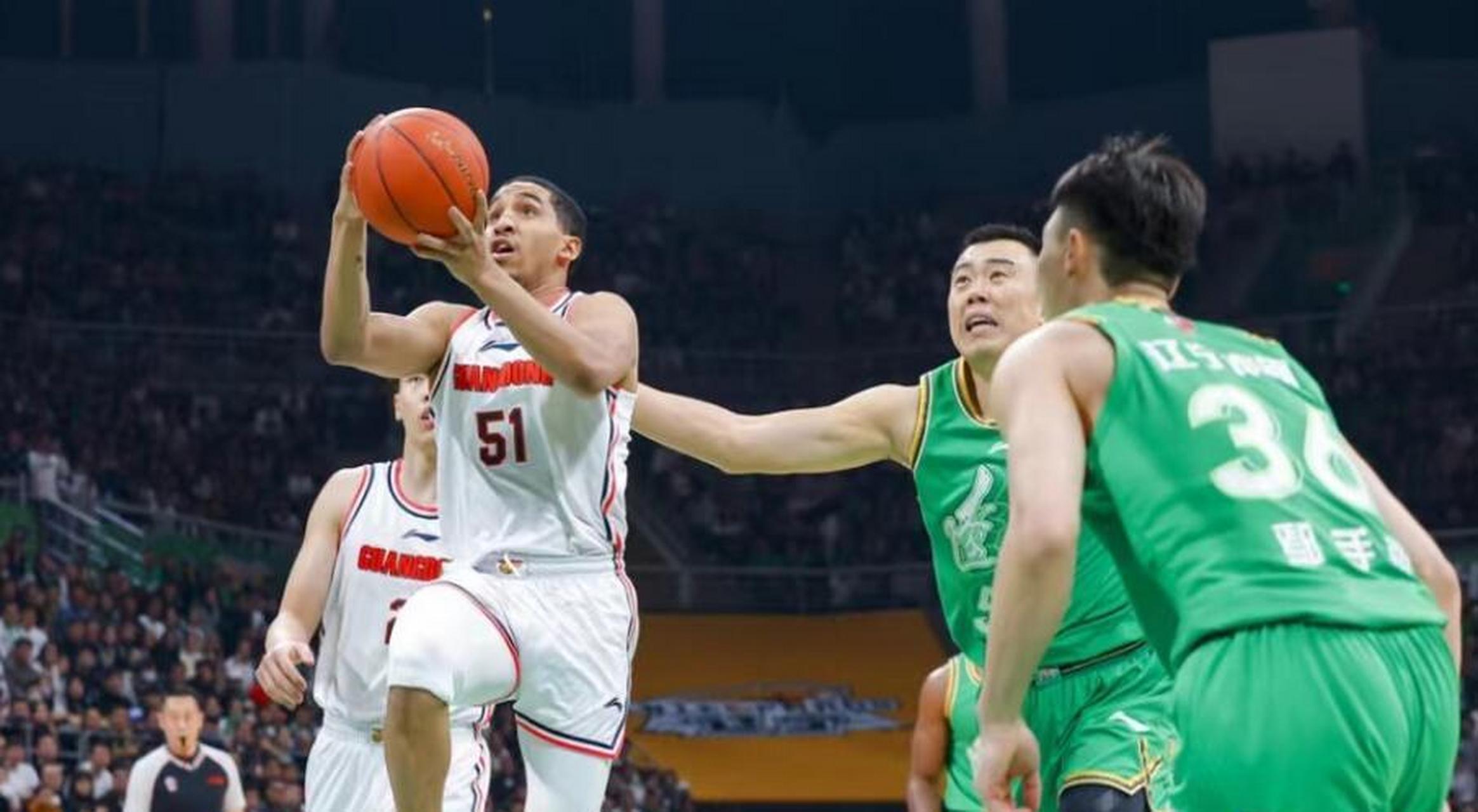 广东篮球巨人带领球队创下历史新高 广东篮球巨人带领球队创下历史新高