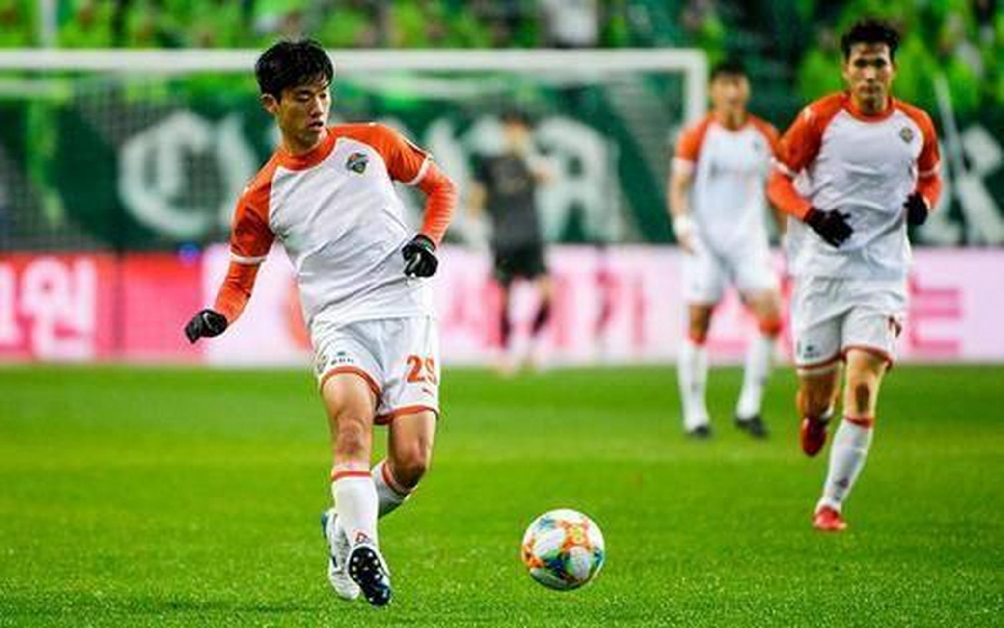 昂热主场不敌巴黎FC,连败势头难控 昂热主场不敌巴黎FC,连败势头难控