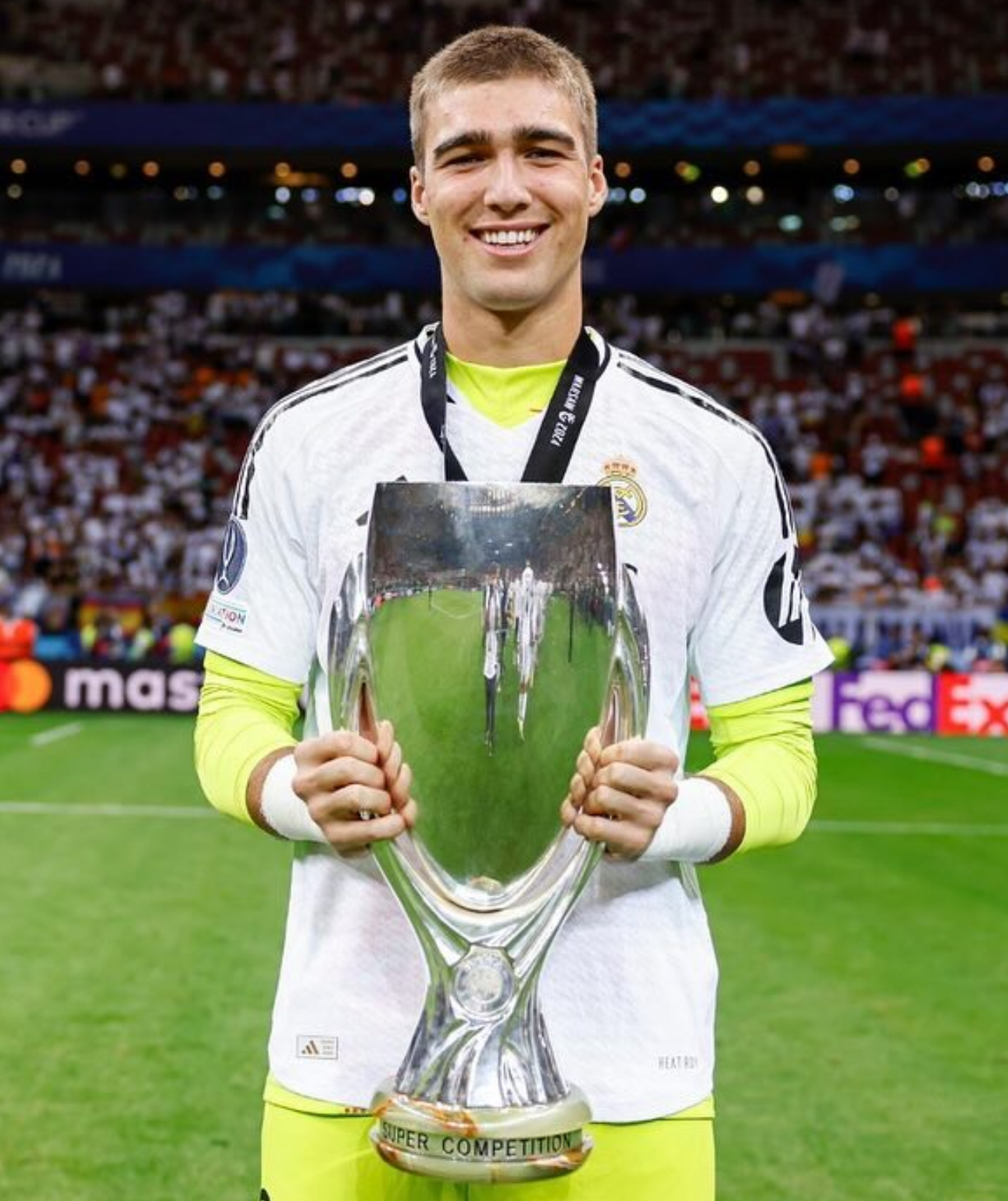 冈萨雷斯踢进制胜球光芒四射 冈萨雷斯踢进制胜球光芒四射