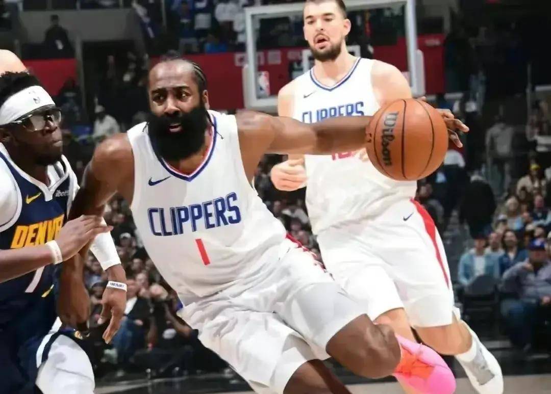 快船签下巨星,球队实力大增 快船签下巨星,球队实力大增