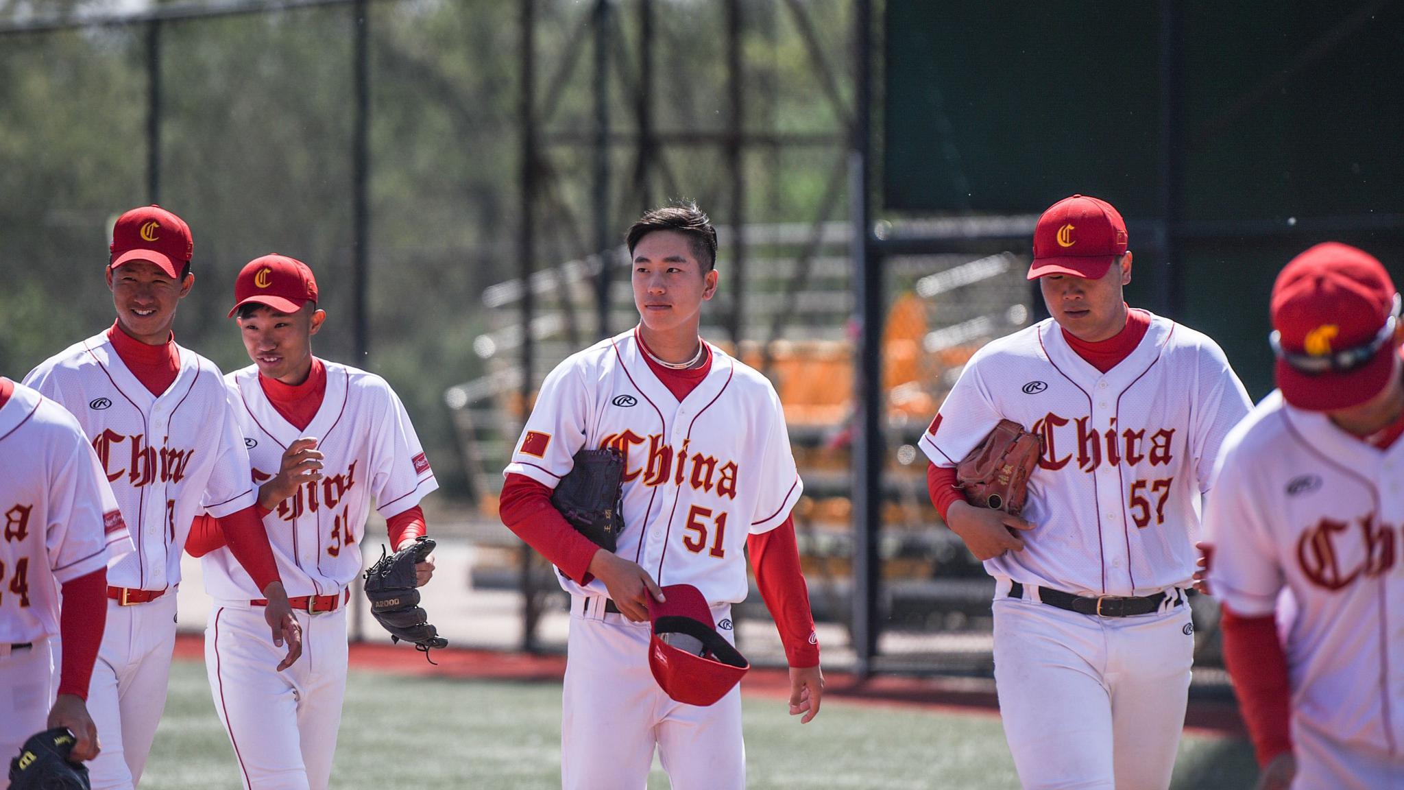 广岛三箭队联合作战,备战16强赛展现实力 广岛三箭队联合作战,备战16强赛展现实力