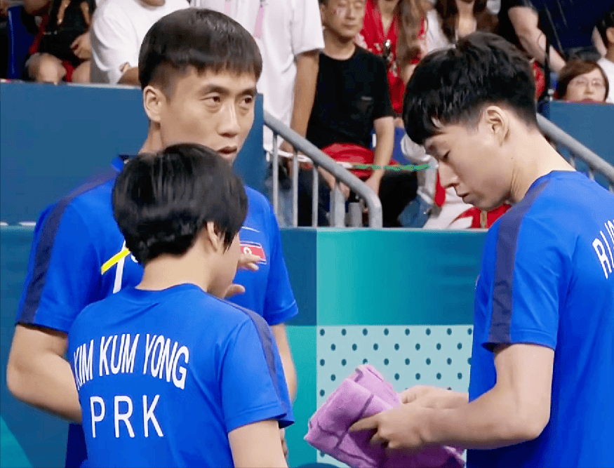 战绩平分秋色陷入胶着,双方拼尽全力求胜 战绩平分秋色陷入胶着,双方拼尽全力求胜