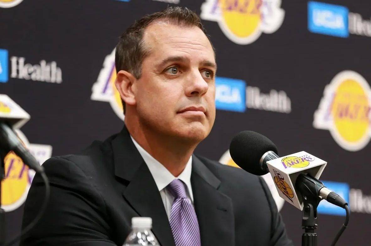 湖人队主教练沃格尔分析对手战术,为下场比赛做准备 湖人队主教练沃格尔分析对手战术,为下场比赛做准备