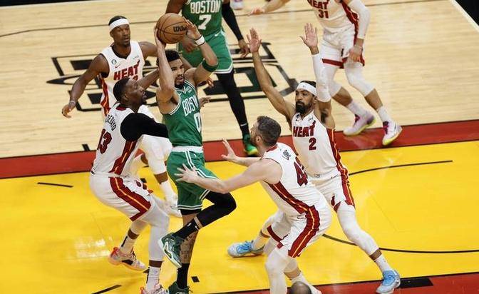 凯尔特人队主场惨败,前景暗淡 凯尔特人队主场惨败,前景暗淡