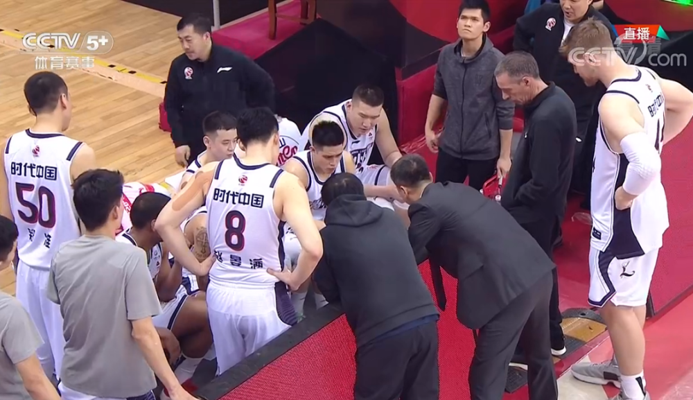 哈尔滨队客场失利,冲击季后赛受挫 哈尔滨队客场失利,冲击季后赛受挫