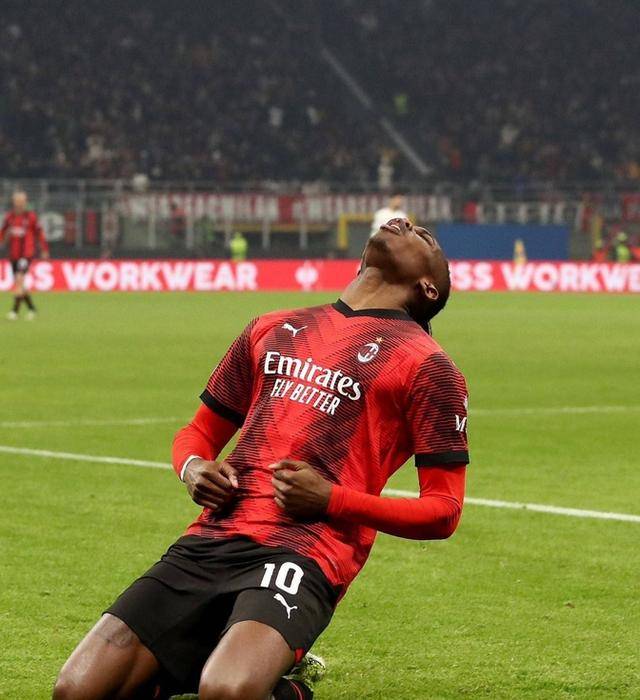 AC米兰苦战取胜,士气高涨在奔跑 AC米兰苦战取胜,士气高涨在奔跑