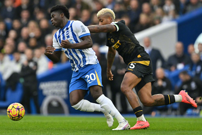 狼队客场2-1逆转布莱顿,客串英超战绩达五胜 狼队客场2-1逆转布莱顿,客串英超战绩达五胜