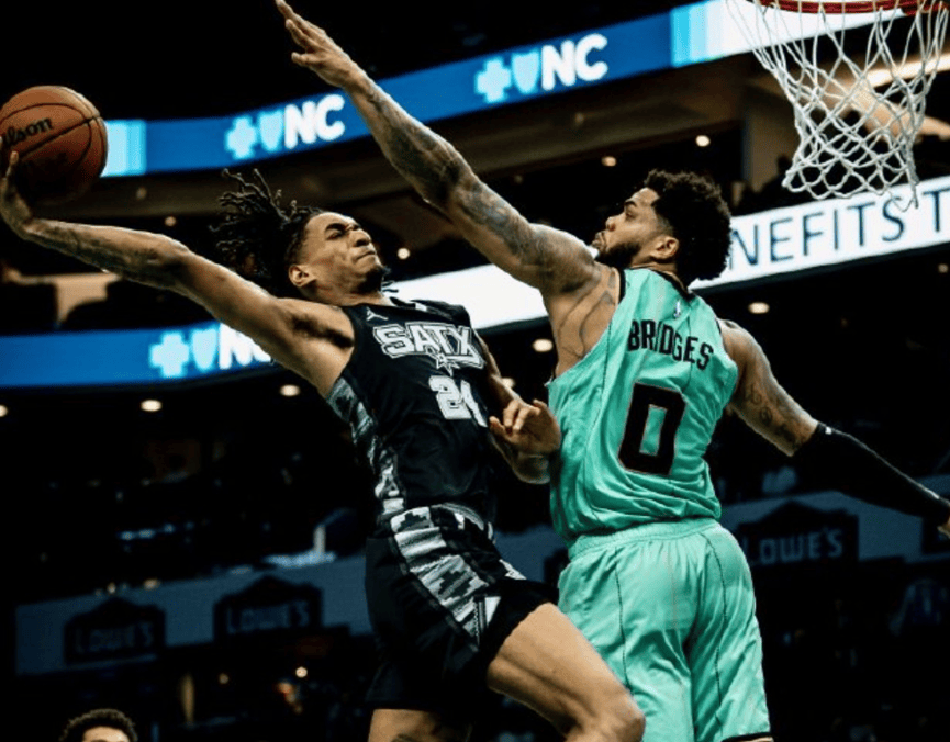 上海男篮主场爆冷负于弱旅,引发球迷热议 上海男篮主场爆冷负于弱旅,引发球迷热议