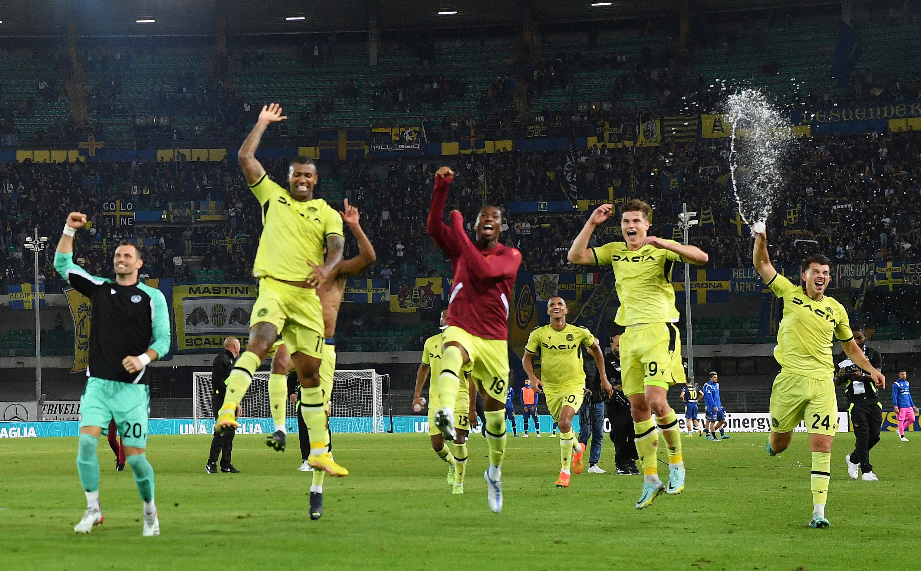 反戈一击!球队发现对手破绽,反击得分 反戈一击!球队发现对手破绽,反击得分