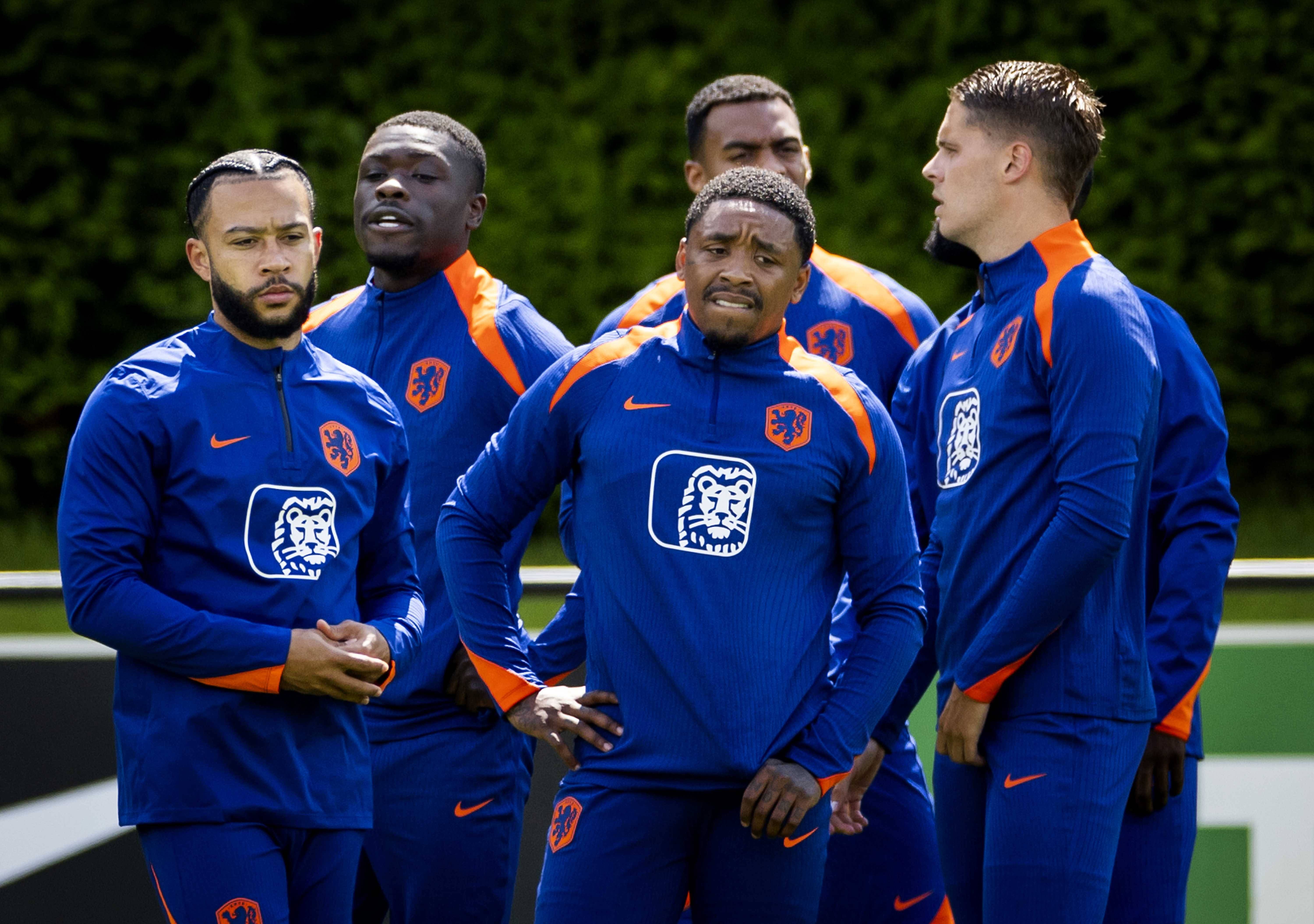 荷兰队携手乌克兰,共同晋级四强 荷兰队携手乌克兰,共同晋级四强