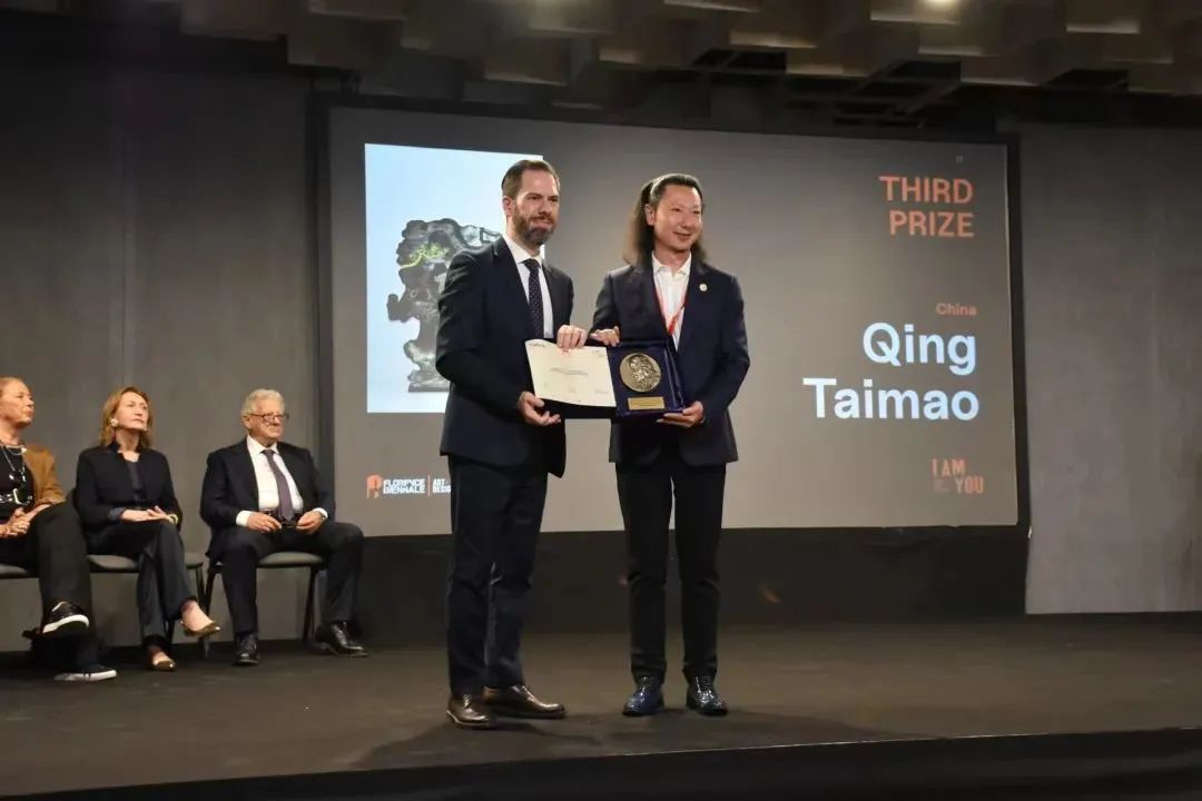 佛罗伦萨发挥团队合作精神，赢得胜利荣誉