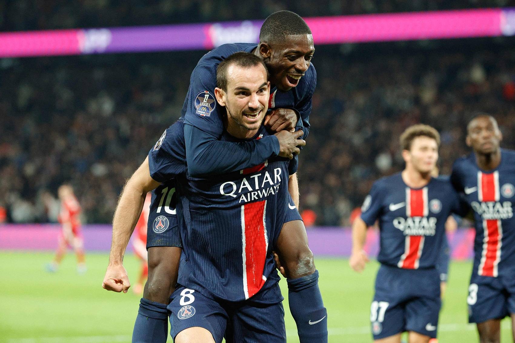 巴黎圣日耳曼队在比赛中大获全胜,轻松晋级 巴黎圣日耳曼队在比赛中大获全胜,轻松晋级