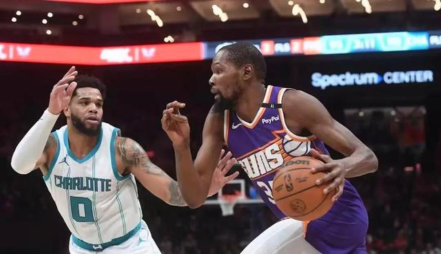 篮球赛事倒计时:世界杯半决赛激烈展开,每支球队势均力敌! 篮球赛事倒计时:世界杯半决赛激烈展开,每支球队势均力敌!