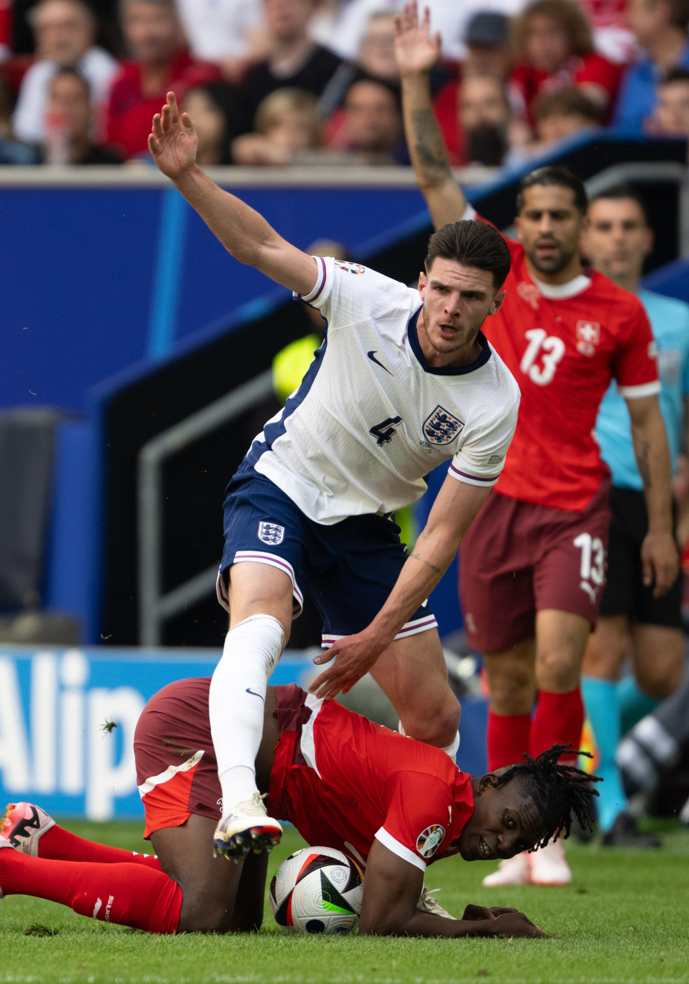 威尔士国家队勇闯瑞士决赛,越战越勇争夺欧洲杯 威尔士国家队勇闯瑞士决赛,越战越勇争夺欧洲杯