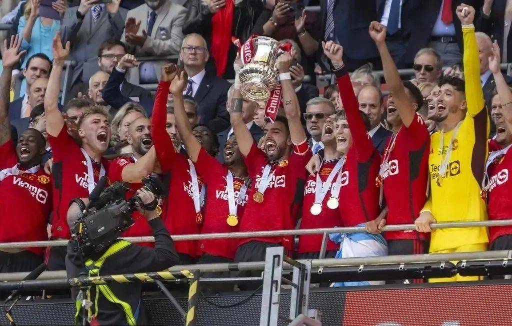 曼城挫败里昂的防守，取得胜利