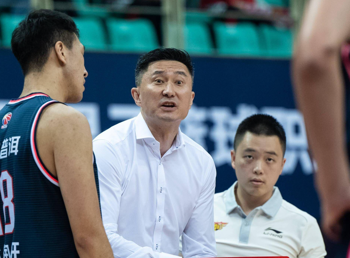 广东男篮主教练换帅未果,球员反对一致 广东男篮主教练换帅未果,球员反对一致