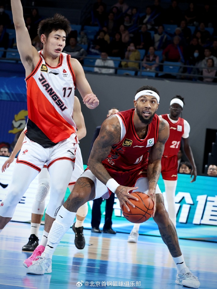 北京首钢队在比赛中表现出色,获得胜利 北京首钢队在比赛中表现出色,获得胜利