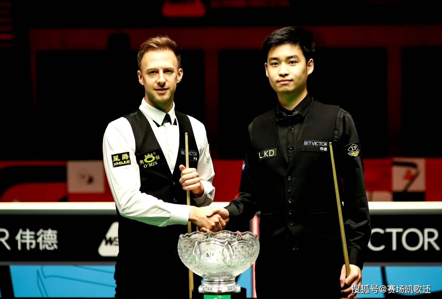 比赛中球员们技惊四座展现个人风采 比赛中球员们技惊四座展现个人风采