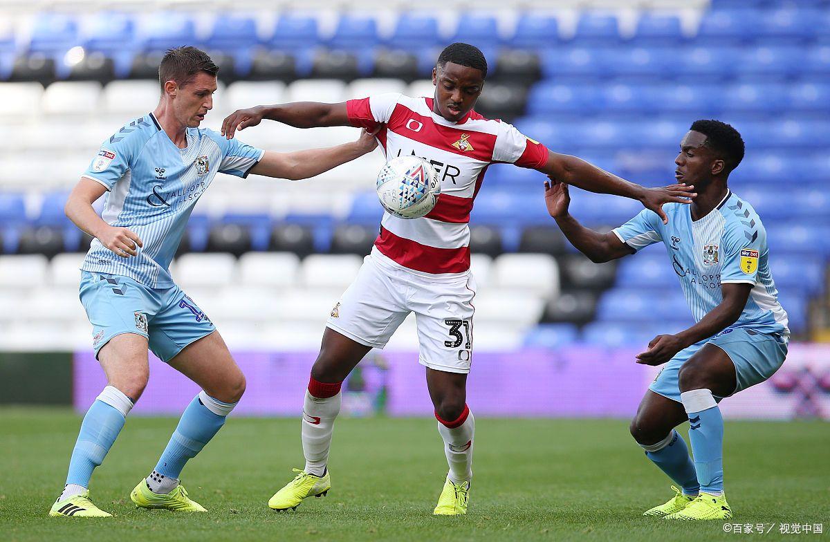 冰岛抢分成功,稳固领先优势 冰岛抢分成功,稳固领先优势