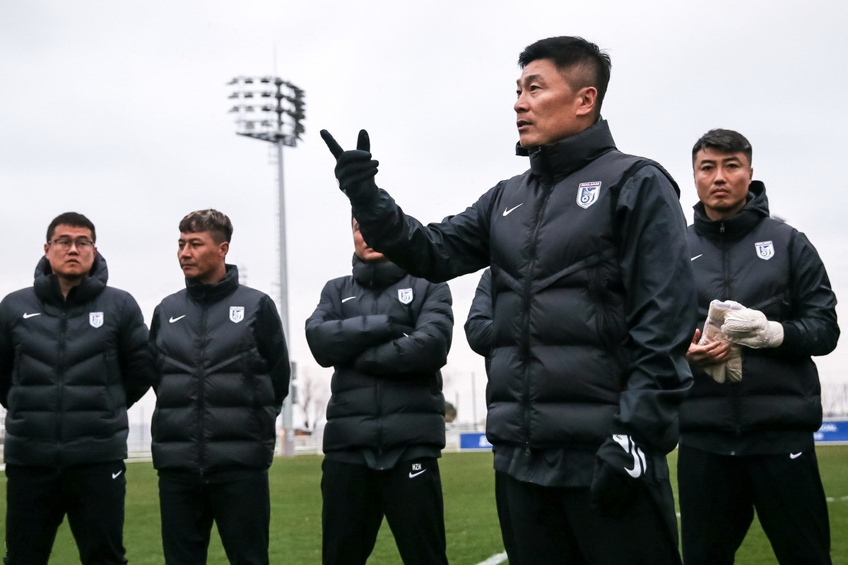 大连队积极备战,为冲击前列做准备 大连队积极备战,为冲击前列做准备