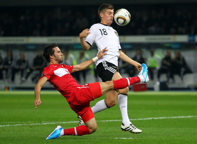 三连胜!欧洲杯预选赛突围跻身前列 三连胜!欧洲杯预选赛突围跻身前列