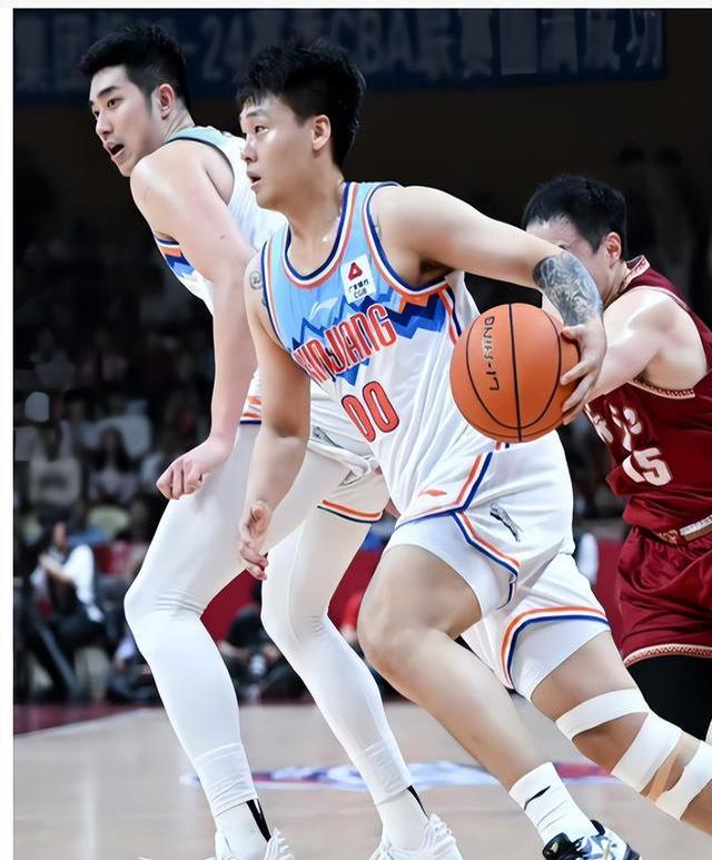 猛龙队后卫腿部受伤,赛季征程岌岌可危 猛龙队后卫腿部受伤,赛季征程岌岌可危