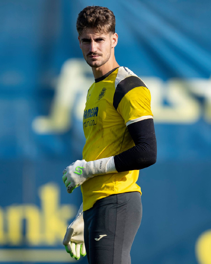 比利亚雷亚尔新签约球员备战新赛季 比利亚雷亚尔新签约球员备战新赛季