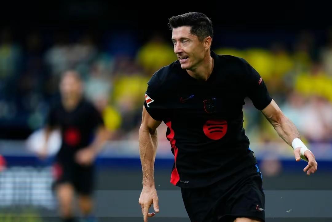 比利亚雷亚尔新签约球员备战新赛季 比利亚雷亚尔新签约球员备战新赛季