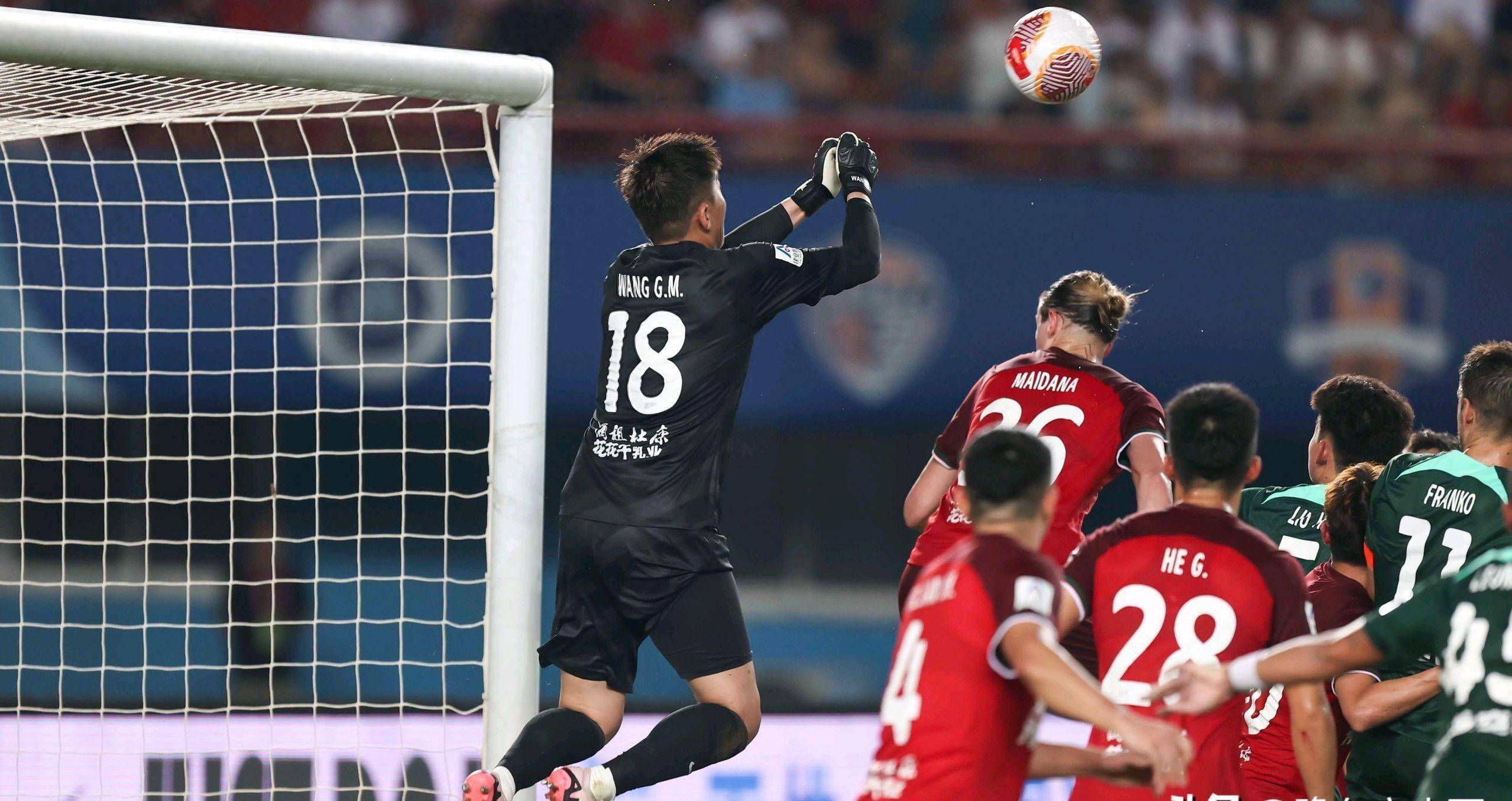 力挽狂澜!球队后备队员替补登场惊艳全场 力挽狂澜!球队后备队员替补登场惊艳全场