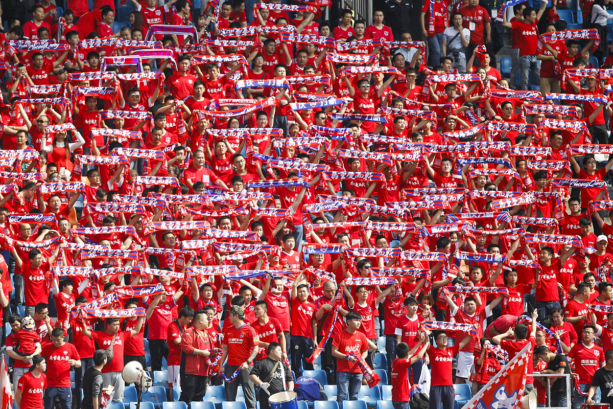 惊心动魄!欧锦赛预选赛比分紧张,球迷心情激动 惊心动魄!欧锦赛预选赛比分紧张,球迷心情激动