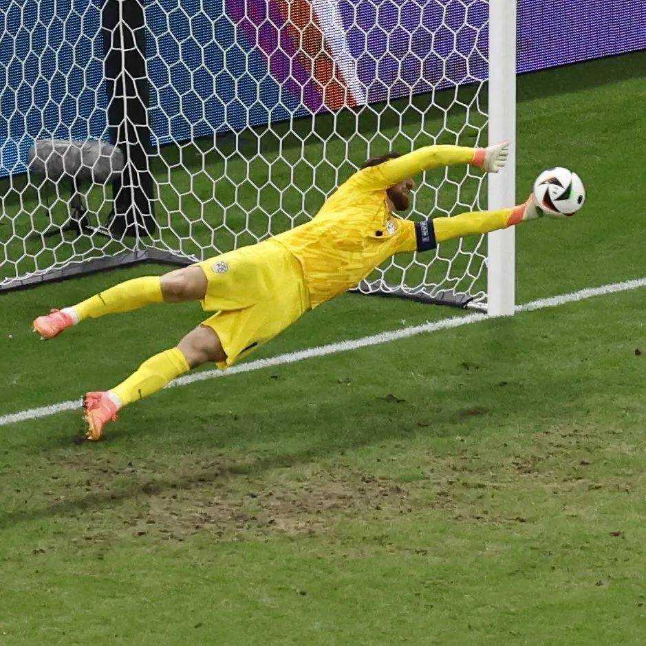 法国联队惊险晋级,下一轮挑战更大 法国联队惊险晋级,下一轮挑战更大