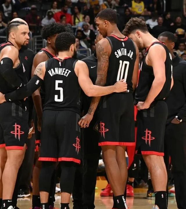 火箭客场力克独行侠,取得五连胜 火箭客场力克独行侠,取得五连胜