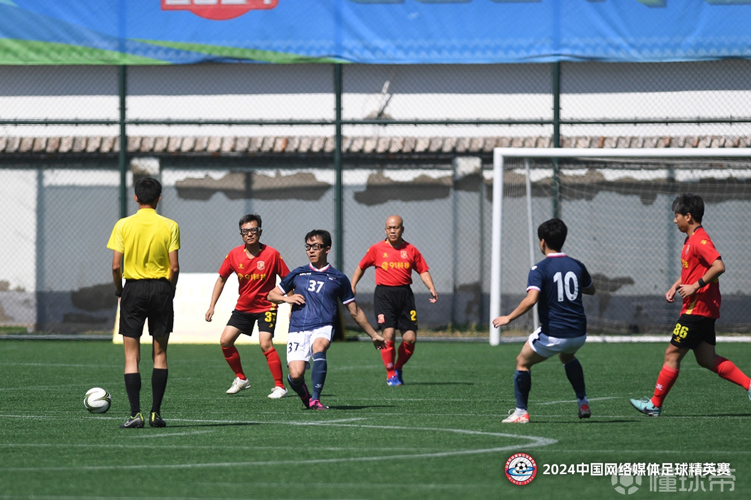 队员表现优异,球队晋级下一轮赛事 队员表现优异,球队晋级下一轮赛事