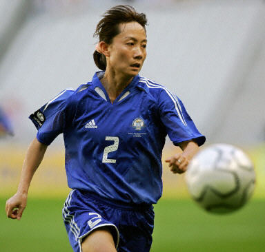 国内女足联赛再度升温，吸引观众眼球