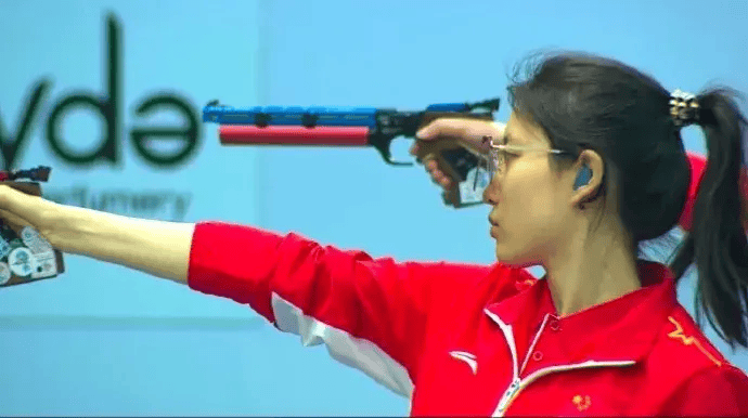 英国选手挺进射击比赛女子空气手枪决赛 英国选手挺进射击比赛女子空气手枪决赛