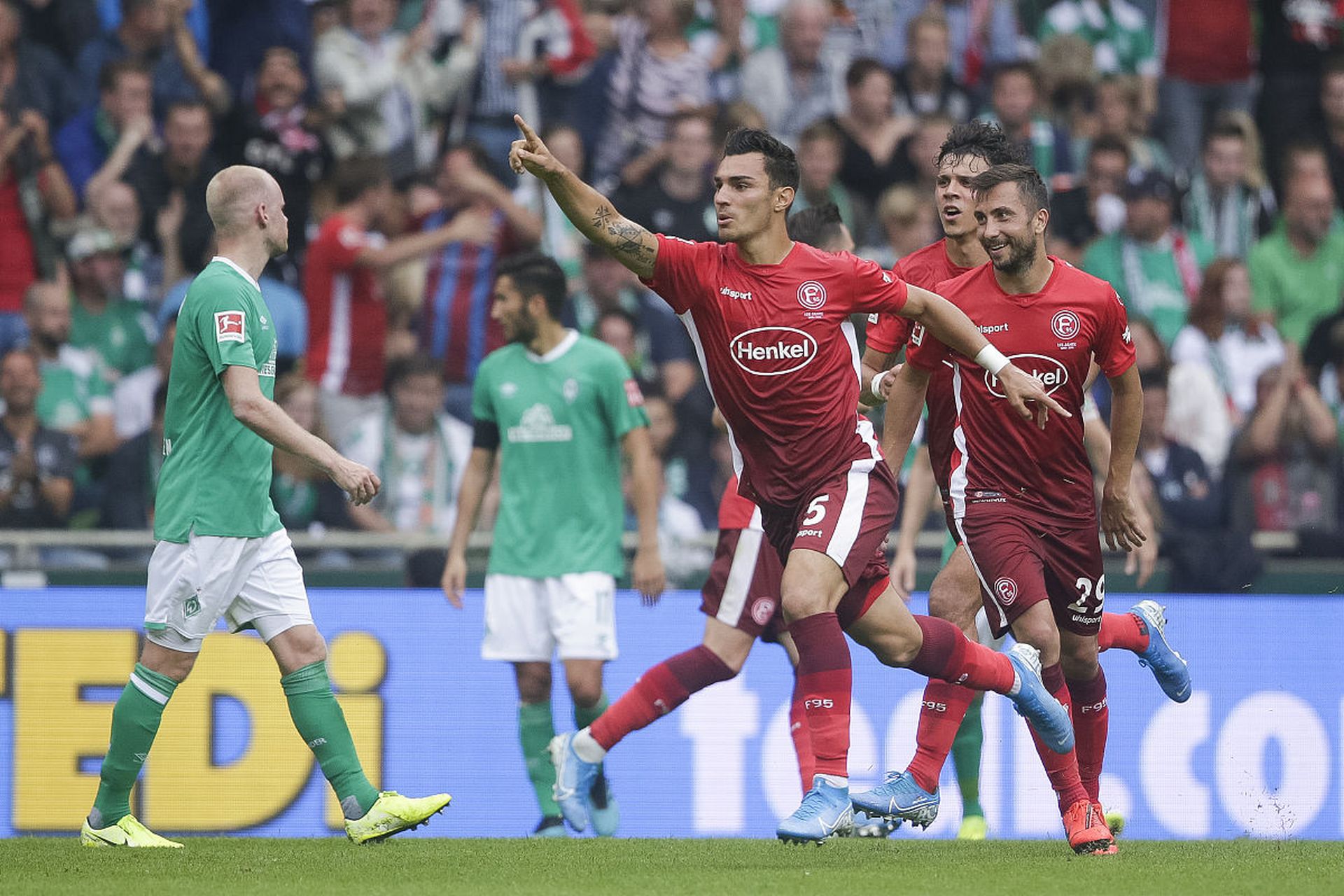 雷恩客场击败洛里昂,保持领先优势 雷恩客场击败洛里昂,保持领先优势