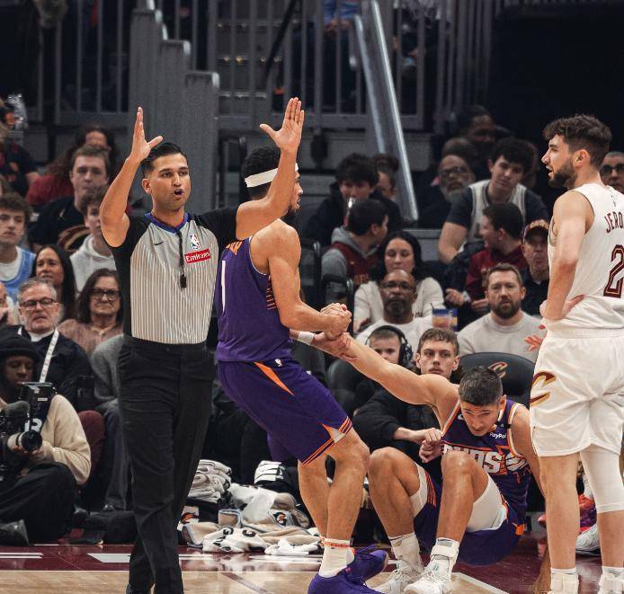 篮网后卫再次受伤，球队战力减弱