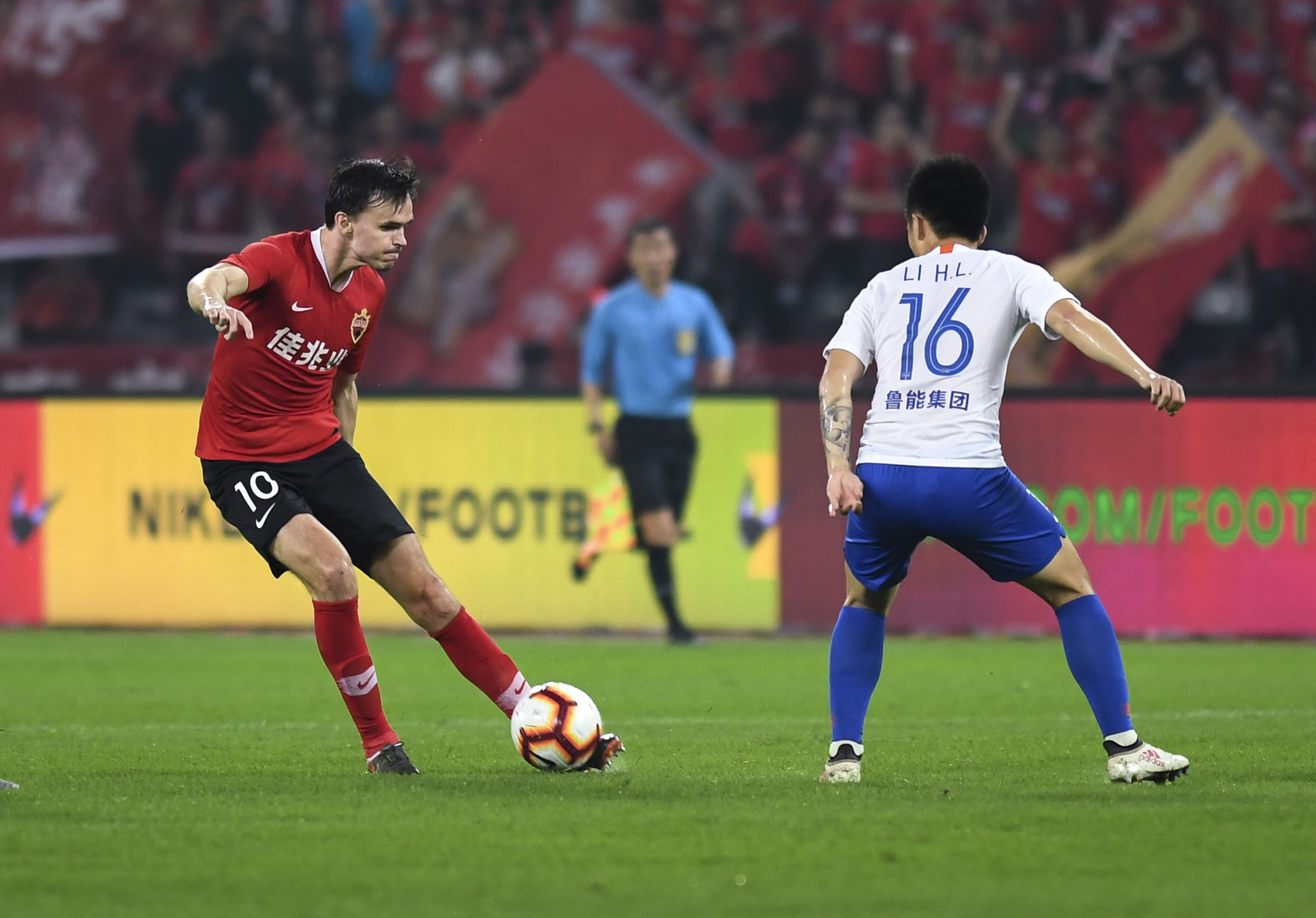 深圳佳兆业队对阵武汉卓尔,胜负难料 深圳佳兆业队对阵武汉卓尔,胜负难料