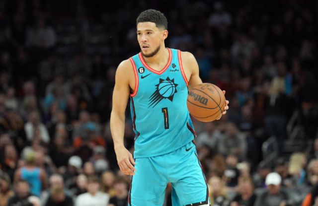 太阳客场惨败,布克失去手感难以奏效 太阳客场惨败,布克失去手感难以奏效