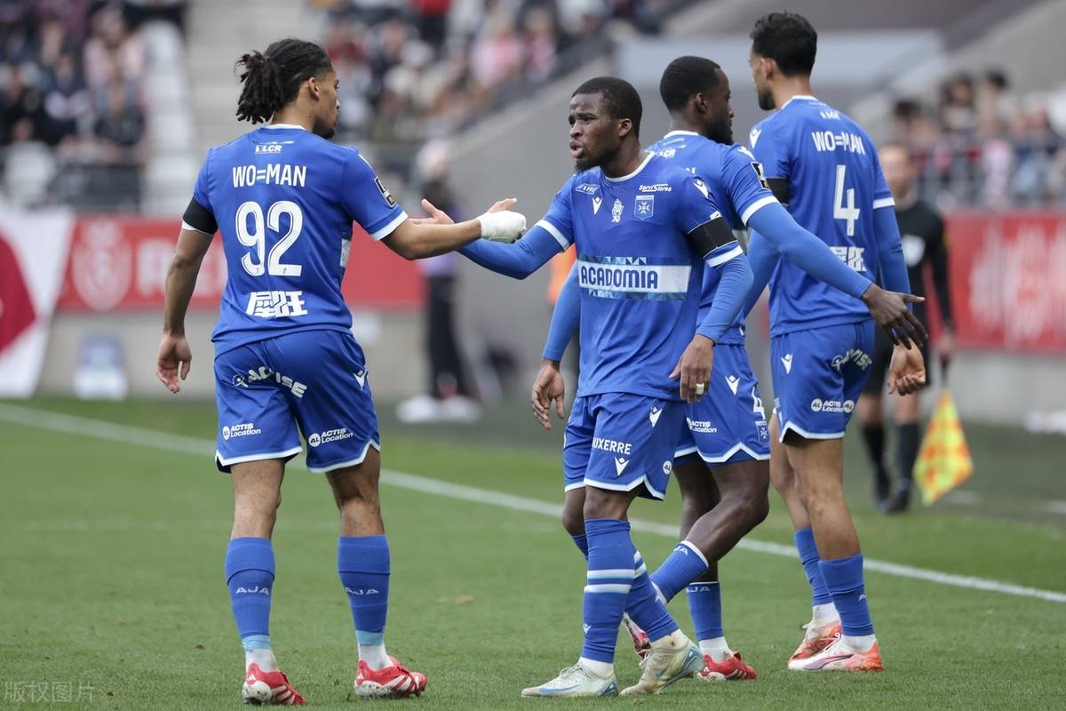 尼斯客场不敌马赛,遭遇失利 尼斯客场不敌马赛,遭遇失利