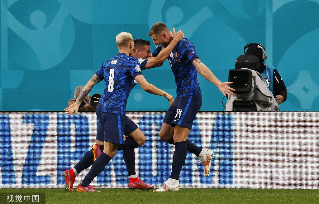 捷克国脚攻入制胜一球，帮助队伍翻盘