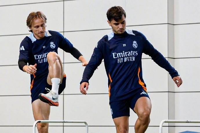 马德里德比：马德里竞技对阵皇家马德里，强强对话