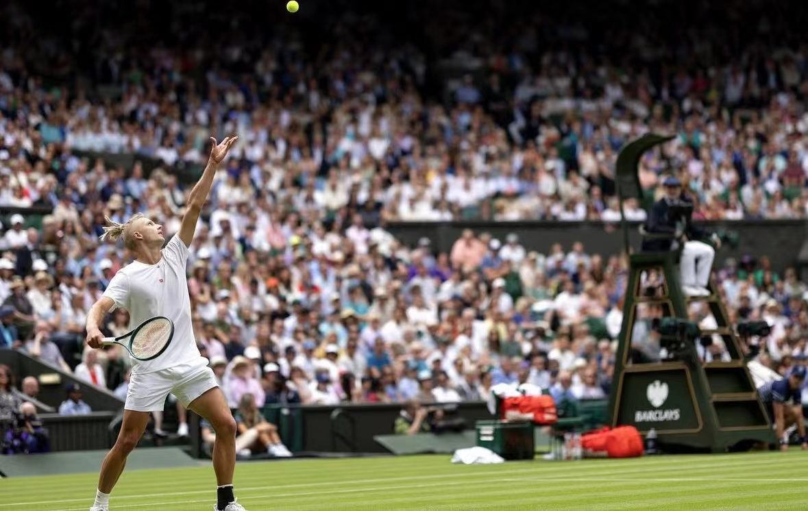 拉脱维亚运动员勇敢拼搏，实现梦想