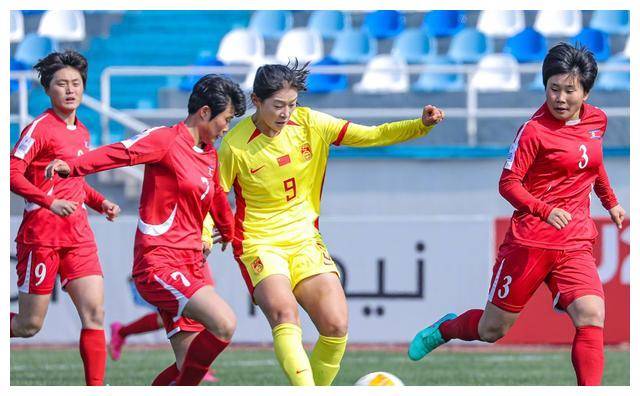 中国女足队员积极备战,展示出色表现 中国女足队员积极备战,展示出色表现