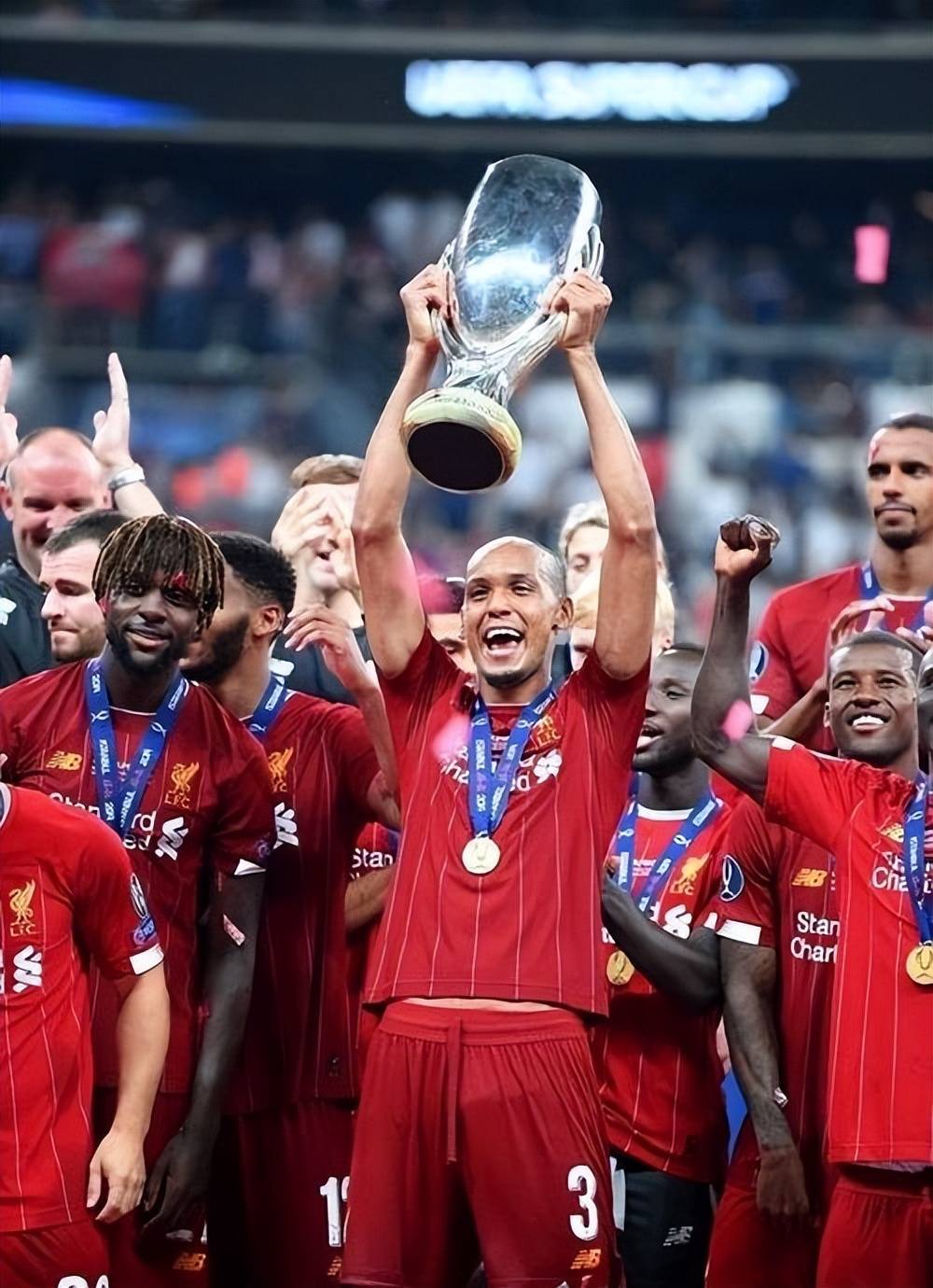 苦战不懈：欧冠比赛中球队的坚韧拼搏！