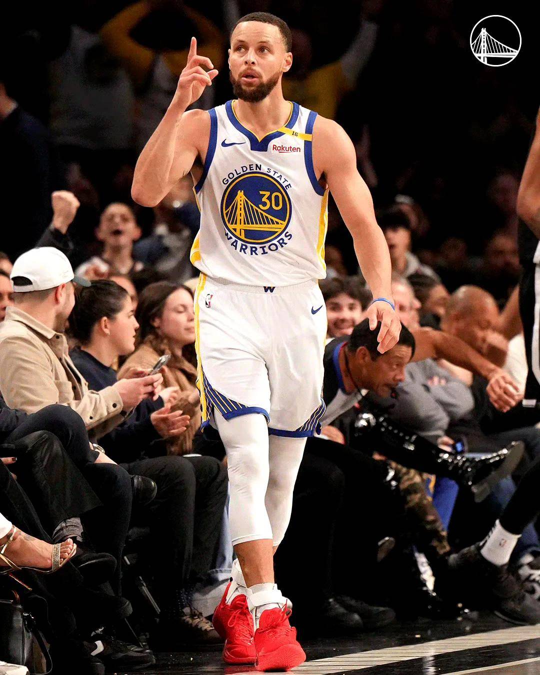 勇士队卫冕之路愈加坎坷,郁闷连败 勇士队卫冕之路愈加坎坷,郁闷连败