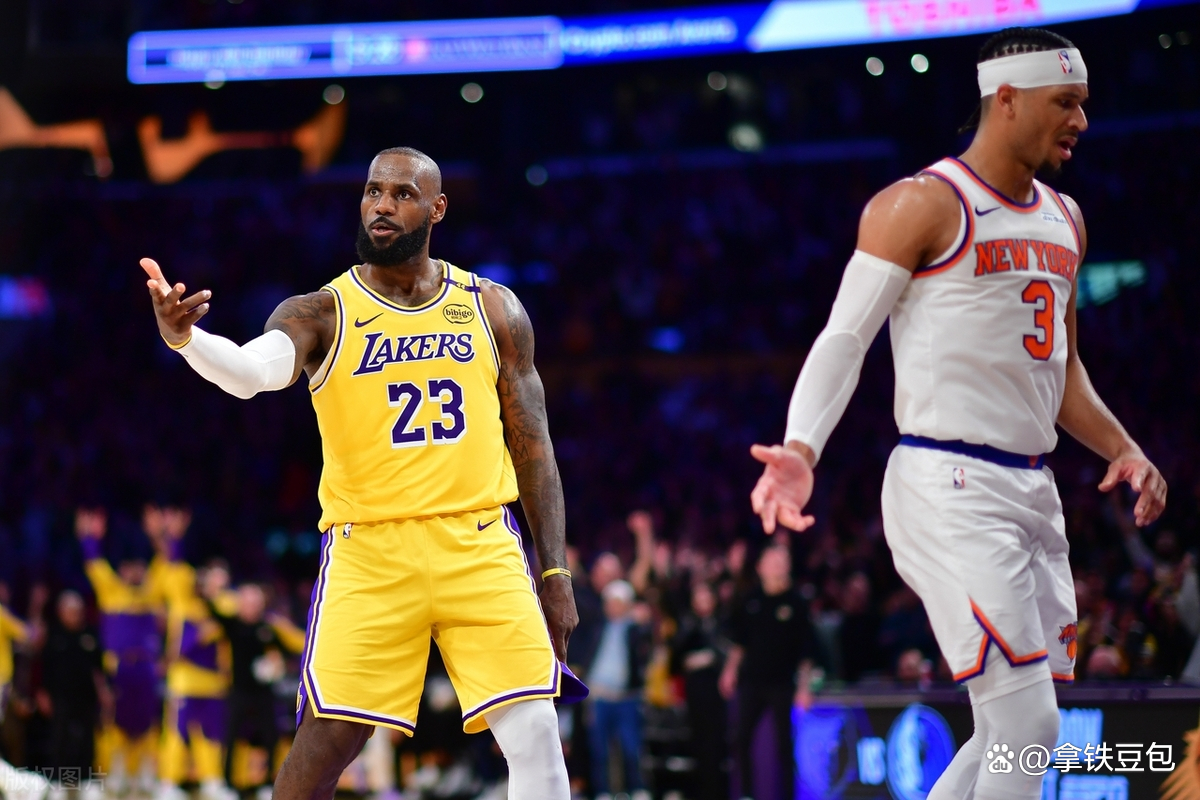詹姆斯助湖人逆转夺胜,展现领袖风范 詹姆斯助湖人逆转夺胜,展现领袖风范