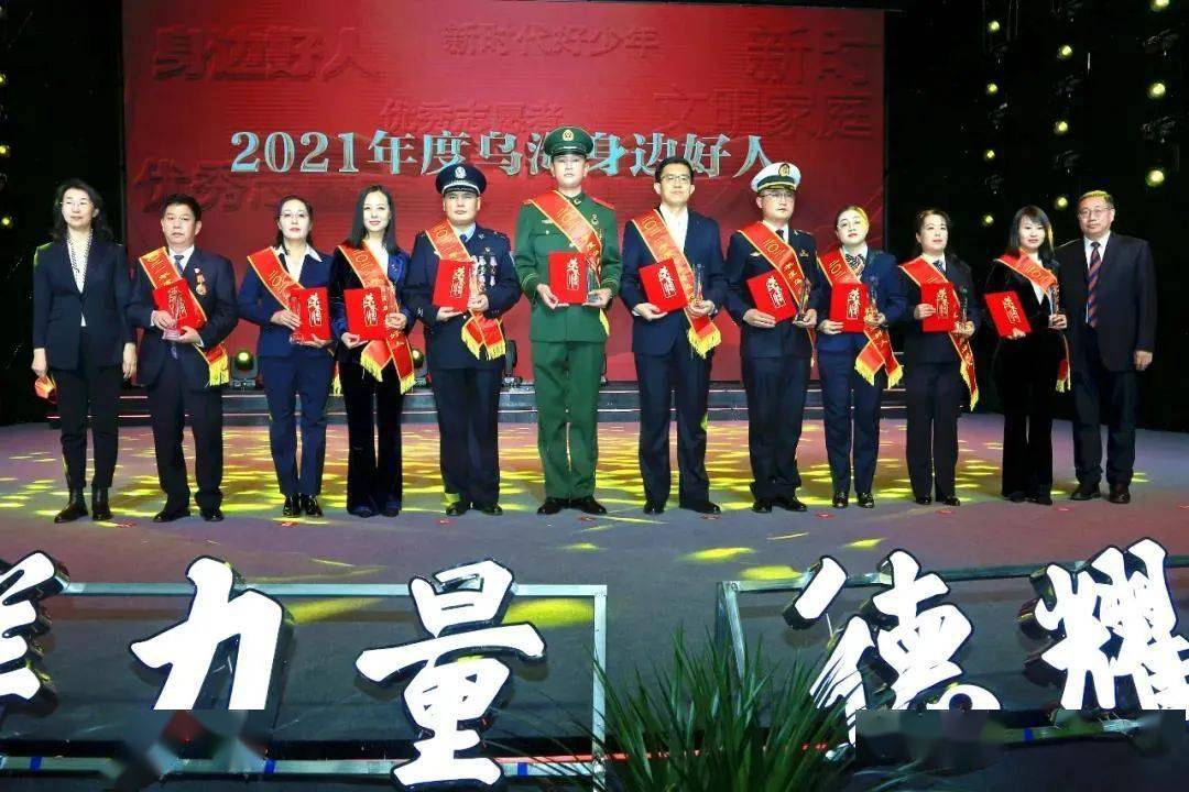 印度射击选手喜获殊荣，齐聚颁奖台！